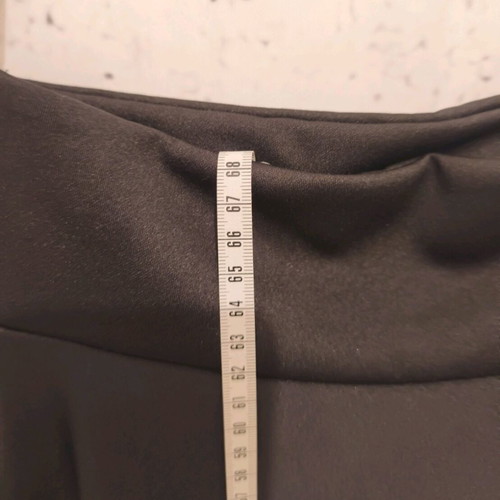 Set skirt klos with crop top small like new, black and white