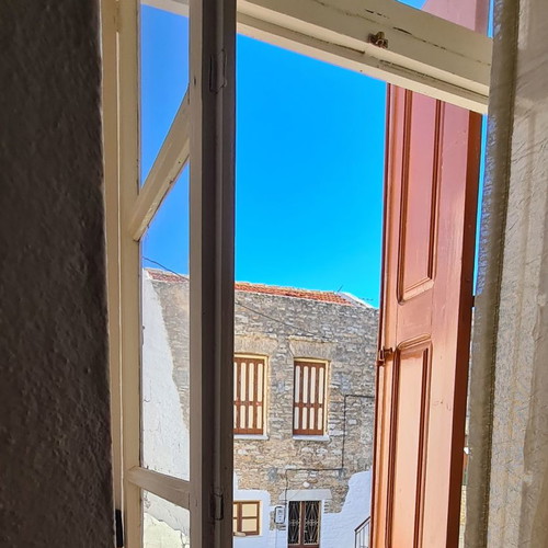 Μονοκατοικία διώροφη επιπλωμένη με θέα στη Σύμη