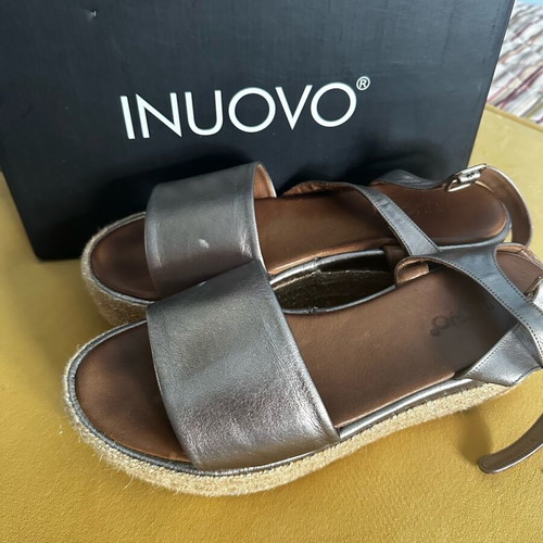 Inuovo women's platform sandals used, genuine leather, gold color, size 39