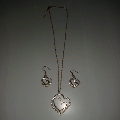 Heart-shaped necklace and earrings set new, gold-colored