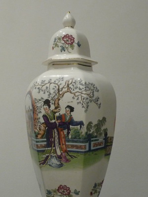 Κινέζικο βάζο μεταχειρισμένο, πορσελάνινο επιδαπέδιο με ζωγραφισμένες αναπαραστάσεις