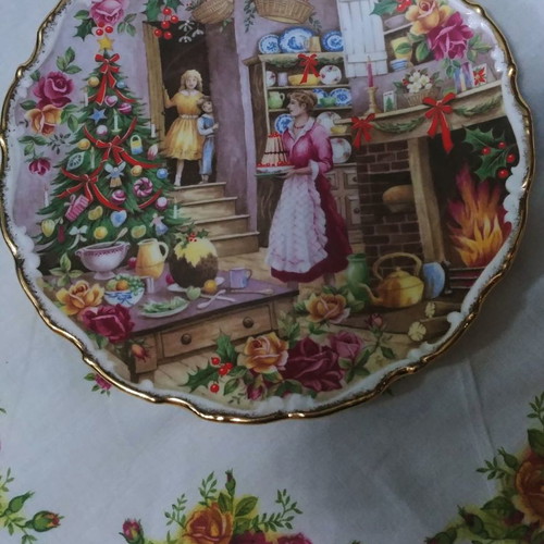 Royal Albert Christmas Collection plate set 6 pieces new bone china
