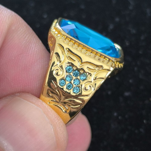 Vintage gold tone men's ring with large blue rectangular stone