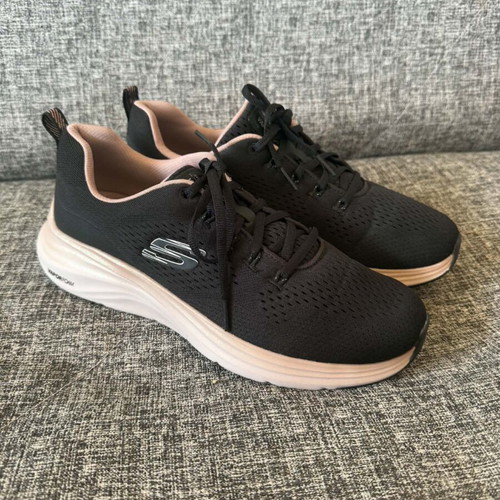 Skechers Vapor Foam women's athletic shoes like new, size 40