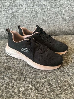 Skechers Vapor Foam women's athletic shoes like new, size 40