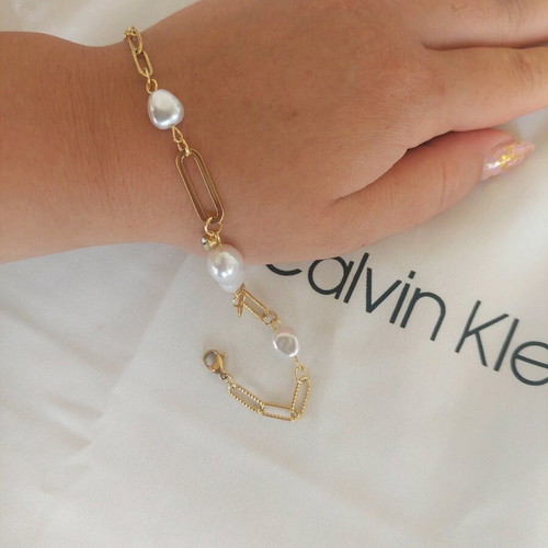 Gold Bracelet with Pearls like new, stainless steel