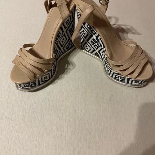 Platform sandals used, beige with black and white pattern, size 37