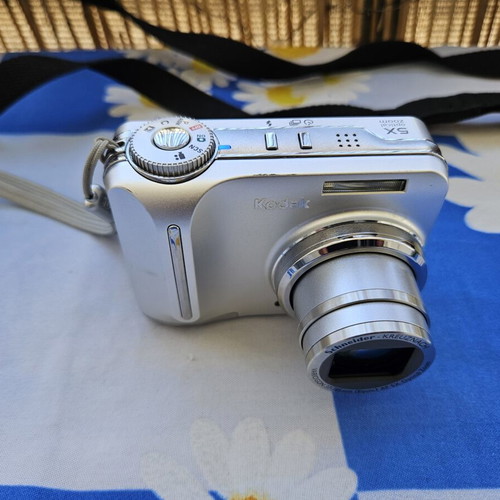 Kodak EasyShare C875 8.0MP Digital Camera silver, like new