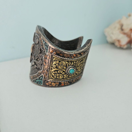 Handmade carved bracelet used with turquoise and silver