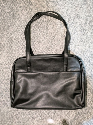 Shoulder bag black new, spacious