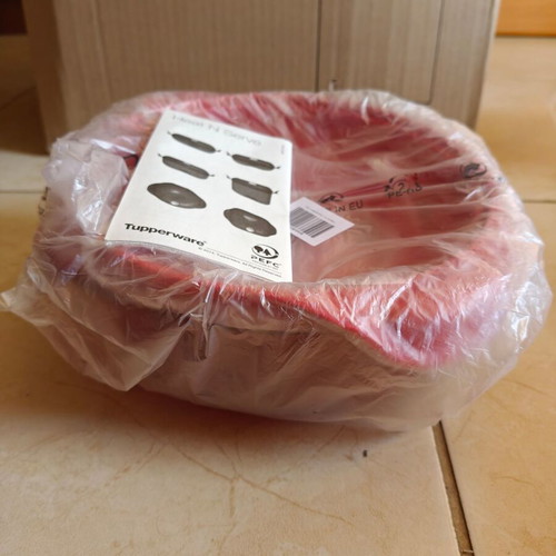 Tupperware Heat and Serve 1.5l microwave container new, red