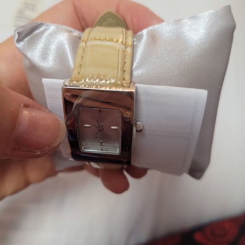 Quartz wristwatch, beige, new