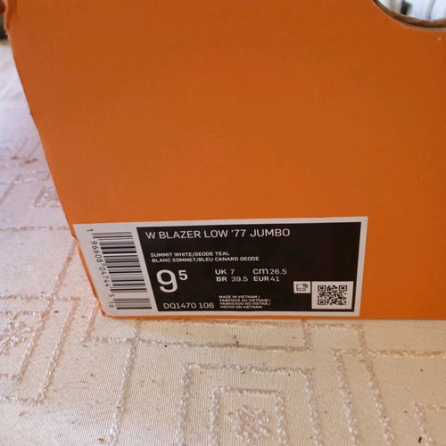 Nike women's athletic shoes like new, size 41, white