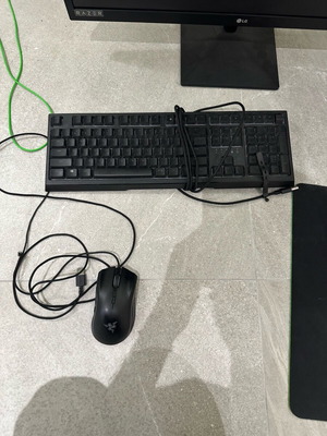 Gaming Pc σαν καινούργιο με οθόνη LG 27", πληκτρολόγιο και αξεσουάρ Razer