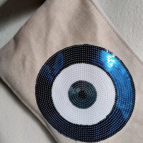 Medium-sized summer bag.