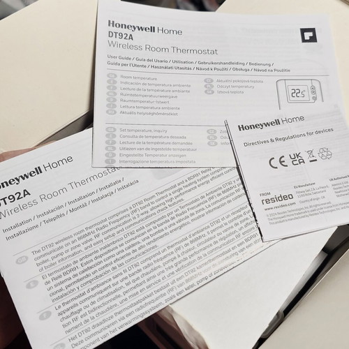 Honeywell DT92A Wireless Room Thermostat like new, brand new in box