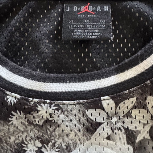 Jordan Kids' T-shirt size XL like new, black