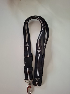 Adidas υφασμάτινο κορδόνι λαιμού σαν καινούργιο, μαύρο και άσπρο με αποσπώμενη αγκράφα