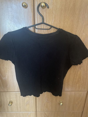 Zara crop top used, black, fits small and medium