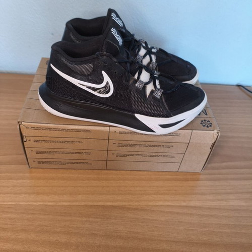 Nike Kyrie Flytrap 6 sneakers like new, size 40, black and white
