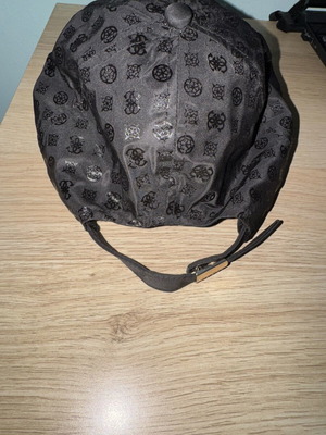Guess black cap