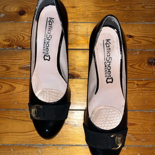 Black pumps Greek made like new, size 40, 7 cm heel