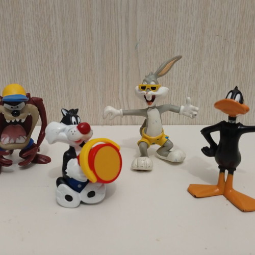 Warner Bros Looney Tunes figures set used with Bugs Bunny ear damage