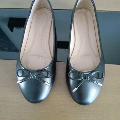 Plato ballerinas size 37 like new, black