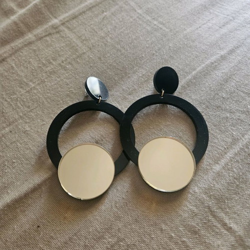 Earrings large hoops used with gold reflection