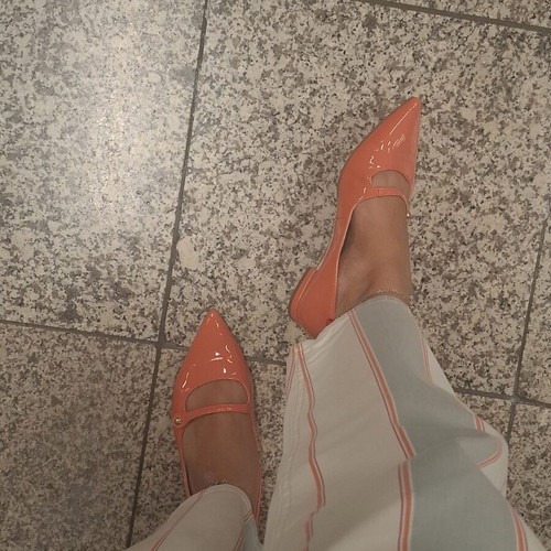 Tamaris orange patent leather Mary Jane flats size 38