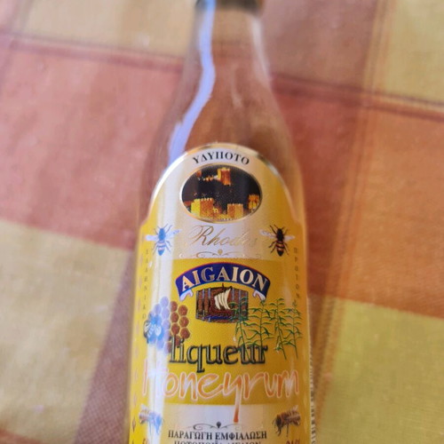AIGAION Liqueur Honeyrum 50cc collectible miniature like new