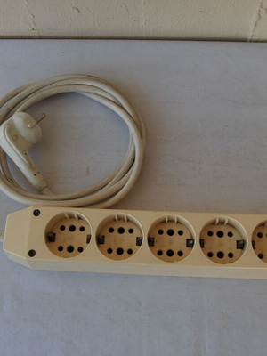 Schuko power strip with 5 sockets, 1.8m cable