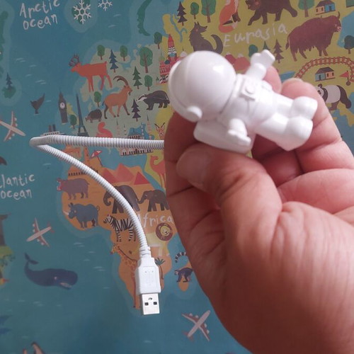 Astronaut night light with USB 2.0 plug