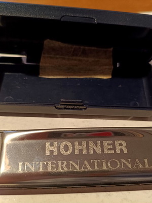 Hohner International harmonica used