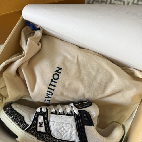Louis Vuitton sneakers size 41 like new black and white