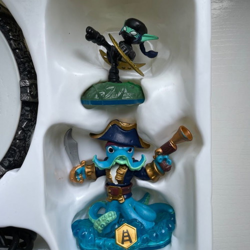 Xbox 360 Skylanders Swap Force Starter Pack used with 3 figures and game