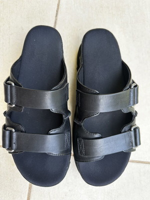 Ugg Goldenstar leather sandals size 41 used, black