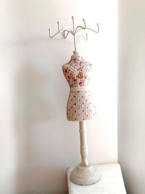 Wooden romantic doll jewelry stand like new