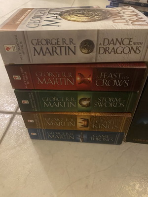 Game of Thrones πλήρης σειρά βιβλίων σαν καινούργια