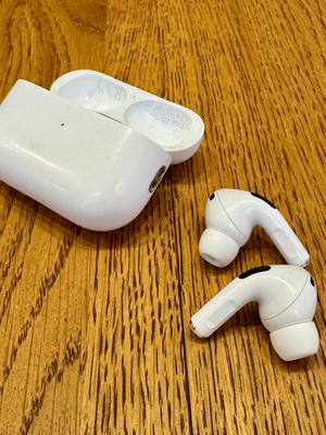 Apple AirPods Pro 2nd Generation used