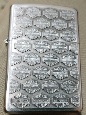Zippo Harley Davidson 2002 σαν καινούργιο με ανάγλυφα σχέδια