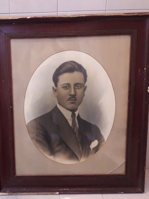 Κορνίζα παλιά ΙΙ μεταχειρισμένη με τζάμι και μικρές φθορές 80x68 cm