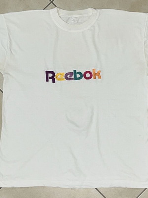 Reebok Vintage T-Shirt white with multicolor embroidered logo size XL like new
