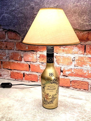 Настолна лампа изработена от бутилка Bailey's chocolat luxe нова