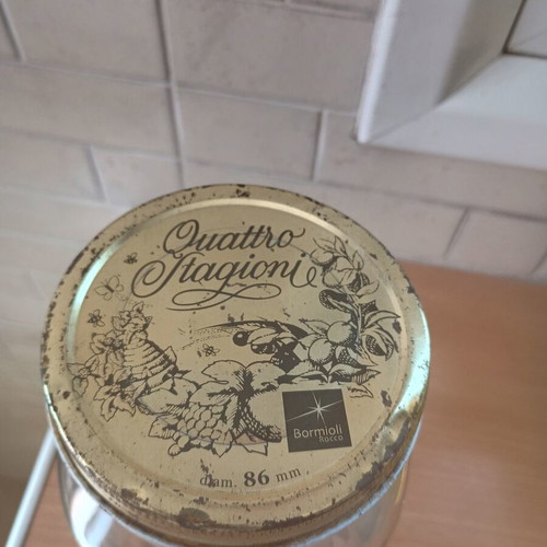 Decorative jar with moving butterfly mechanism