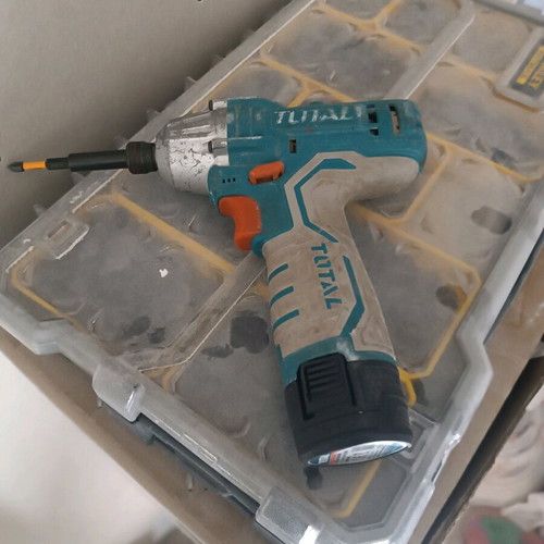 Total 12V pulse drill used with 2 batteries in good condition