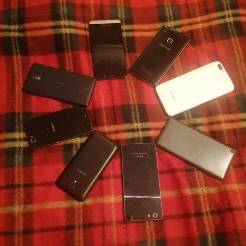 Set of 8 mobile phones for collection or use