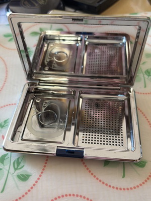 La Prairie Genuine Powder Refill Case like new