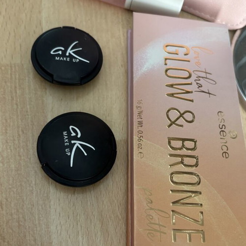 Glow and Bronze Palette like new with MUA lip gloss and pouch