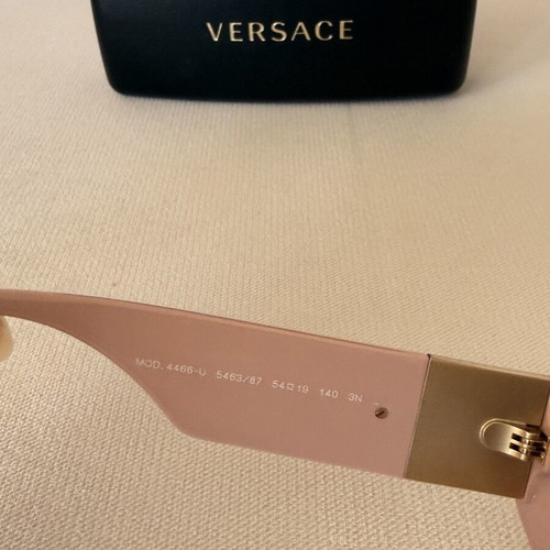 Versace VE4466U sunglasses like new, pink with Medusa detail